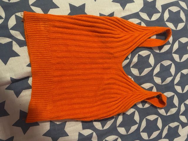 Top naranja tejido
