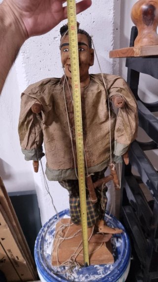 Marioneta artesanal de madera