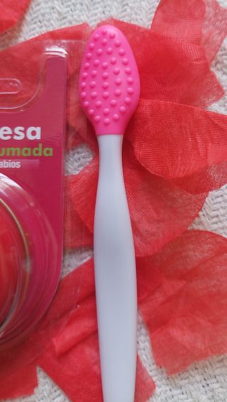 Bálsamo labial frambuesa cepillo labios exfoliante