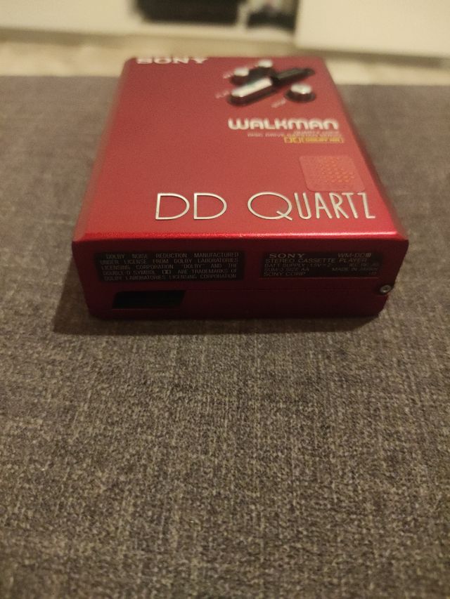 Walkman Sony DD Quartz rojo