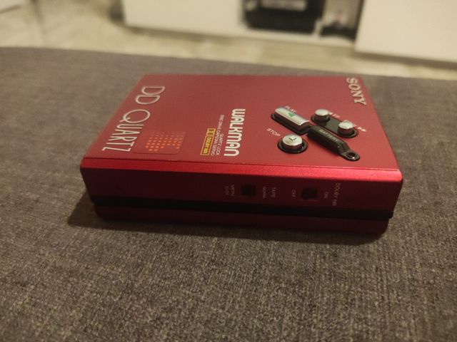 Walkman Sony DD Quartz rojo