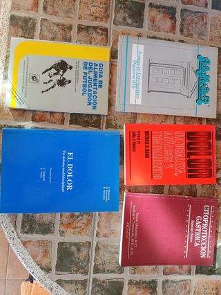 Libros variados de medicina y ciencias de la salud
