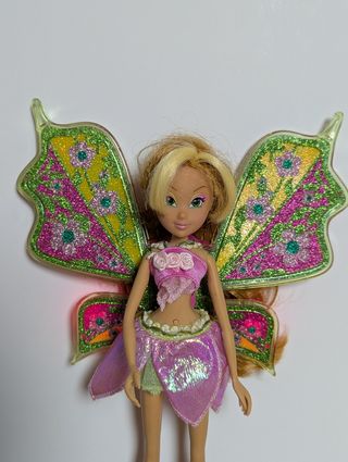 Muñeca Fairy magical wings winx