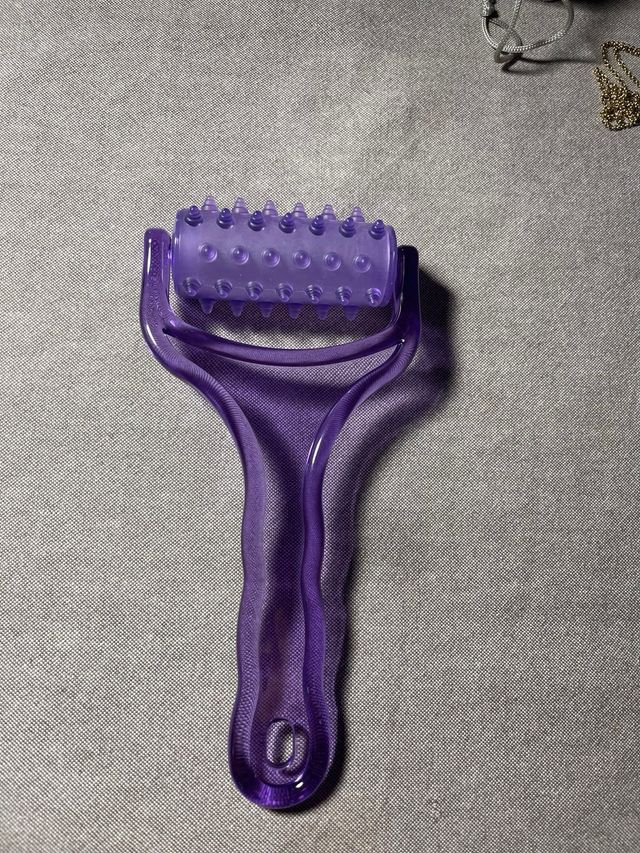 Rodillo masaje corporal violeta