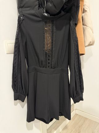Mono Zara negro corto talla XS