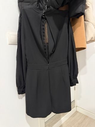 Mono Zara negro corto talla XS