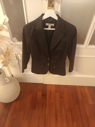 Chaqueta Mango negra, talla M
Más ropa en mi perfi