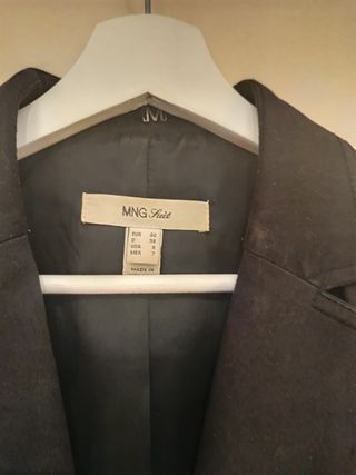 Chaqueta Mango negra, talla M
Más ropa en mi perfi
