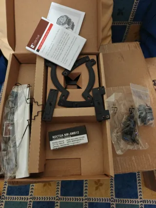 No negociable Noctua NH-D15 chromax.black + AMB12