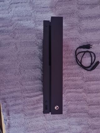 Xbox One X - consola negra