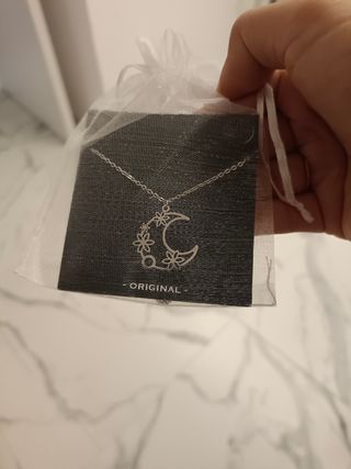 Collar plateado
