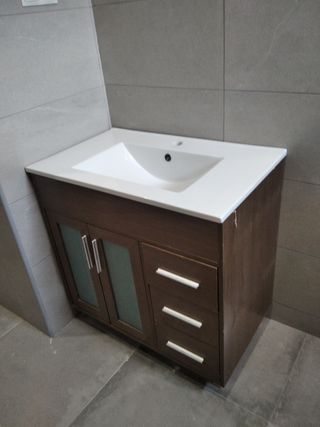 Lavabo con mueble baño - marrón