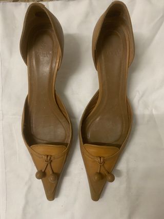 Zapatos de tacón Zara marrón