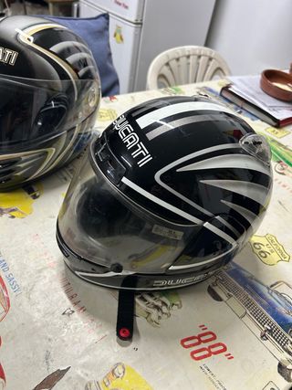 2 Cascos Ducati Performance