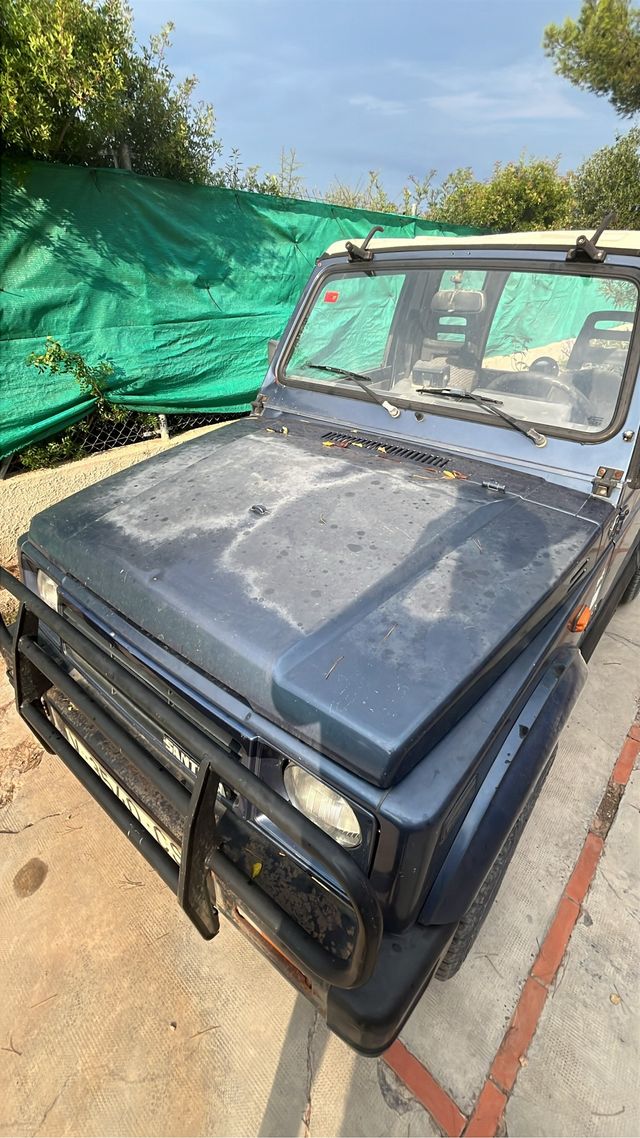 Suzuki Samurai SJ capot