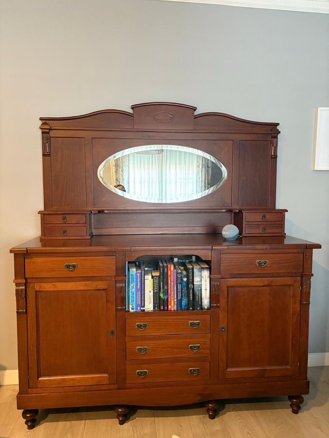 Vitrina y aparador madera clásicos