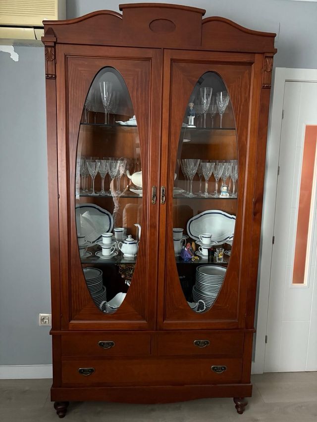 Vitrina y aparador madera clásicos