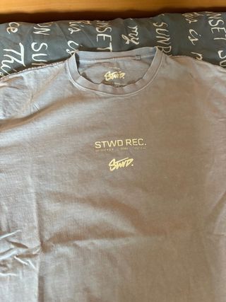 Camiseta STWD Pull & Bear Rosa