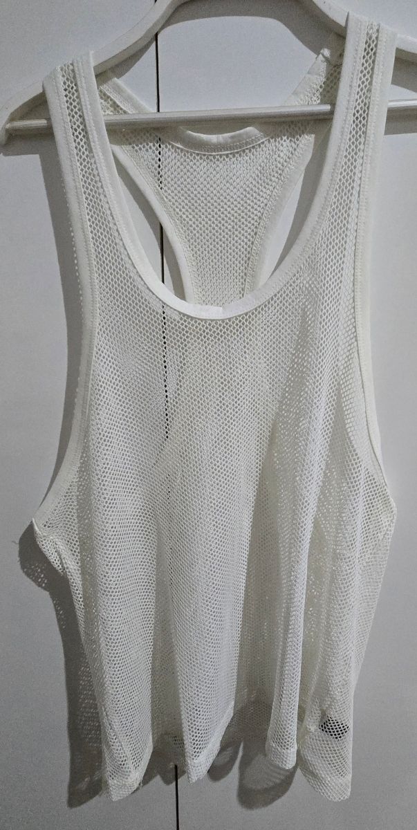 Camiseta blanca de rejilla