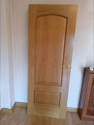 Puerta madera maciza