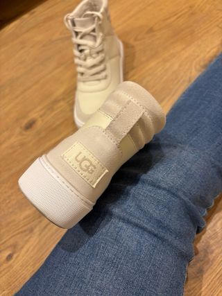 Zapatillas UGG altas beige