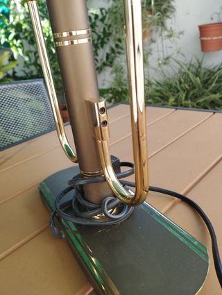 Lampara de mesa 2 brazos dorada