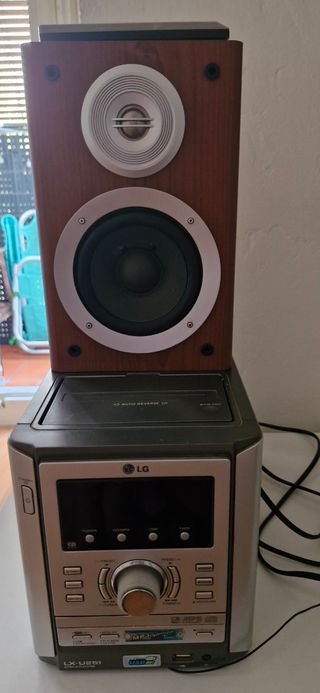 Minicadena LG con CD y casete