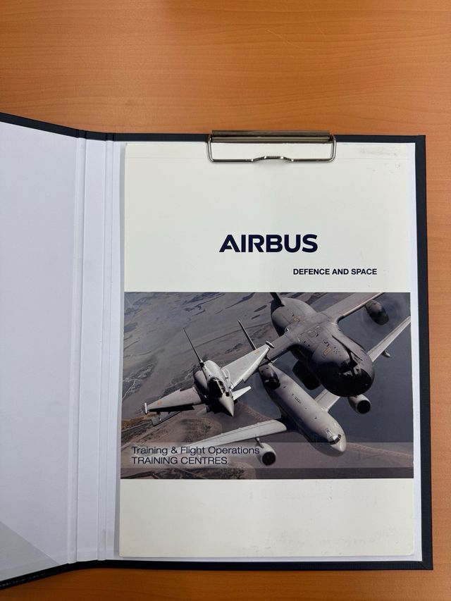 Carpeta + Libreta Airbus Defense