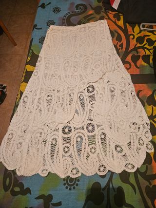 Falda y top ganchillo asimétricos