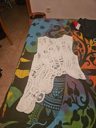 Falda y top ganchillo asimétricos