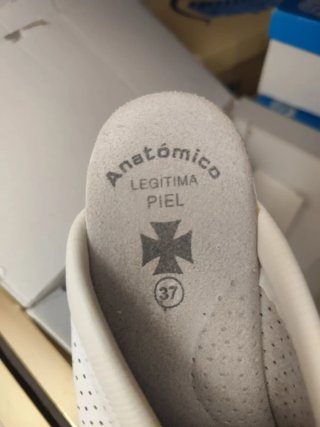 Zuecos Anatómica blancos