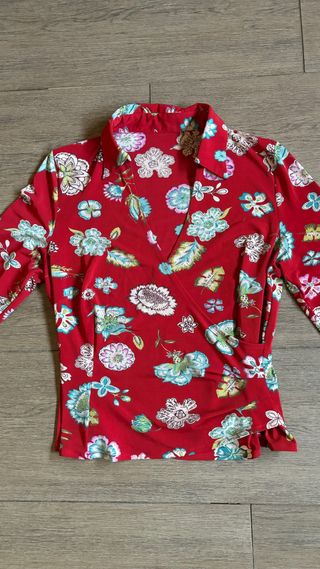 Blusa roja flores - elegante