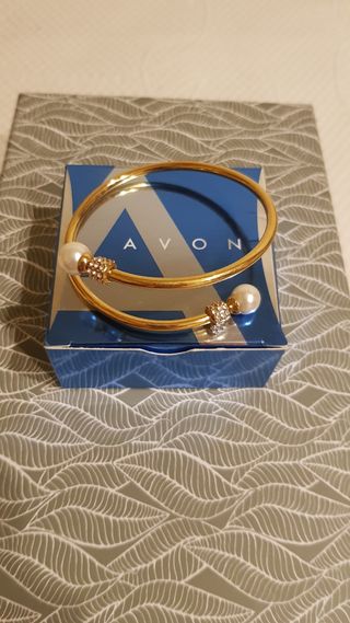 Pulsera Avon dorada con perlas