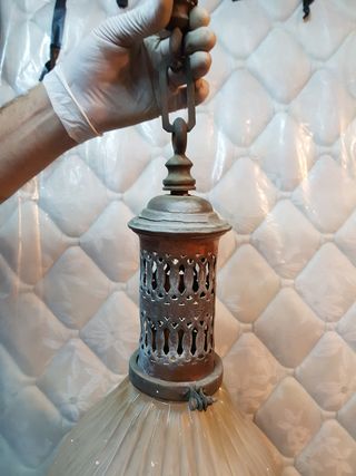 Lampara antigua de cristal y metal