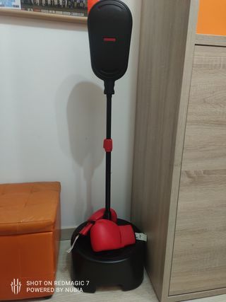 Saco de boxeo infantil + guantes