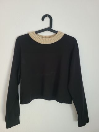 Sudadera Zara crop negra