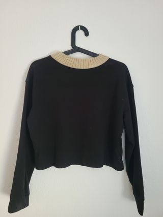 Sudadera Zara crop negra