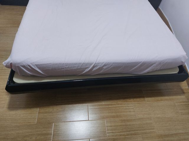 Cama 1.50 x 1.90 - Somier y colchón de latex.