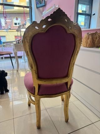Silla barroca rosa y dorada