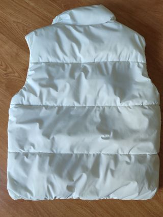 Chaleco acolchado Bershka blanco