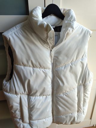 Chaleco acolchado Bershka blanco