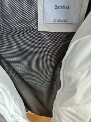 Chaleco acolchado Bershka blanco