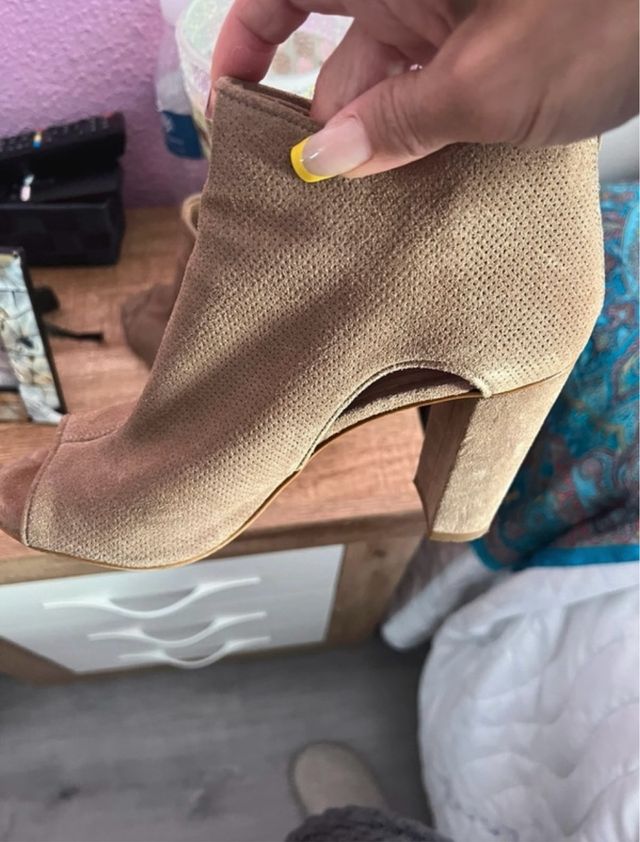 Botines beige de ante