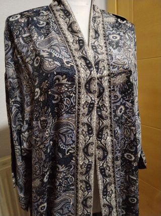 Túnica negra y dorada - Cardigan
