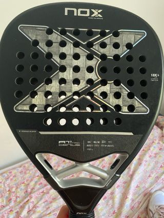 Pala pádel Nox Luxury Attack 18K