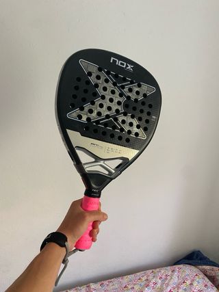 Pala pádel Nox Luxury Attack 18K
