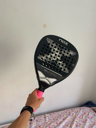 Pala pádel Nox Luxury Attack 18K