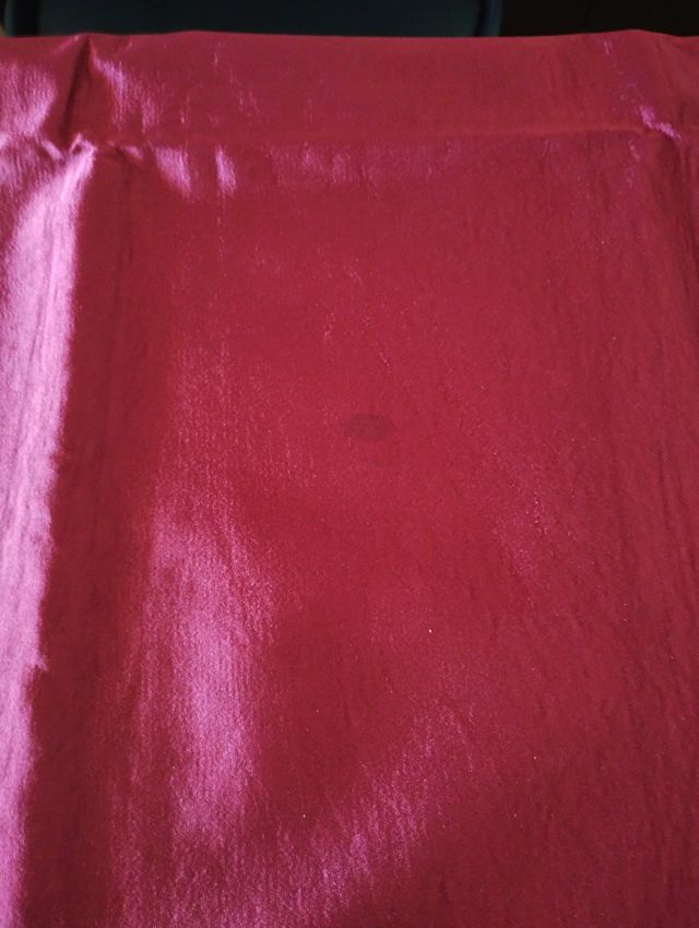 Copri Tavolo Rosso e Nero in Raso