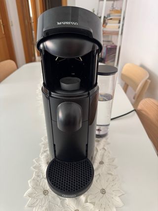 Cafetera Nespresso DeLonghi Vertuo Plus Negra