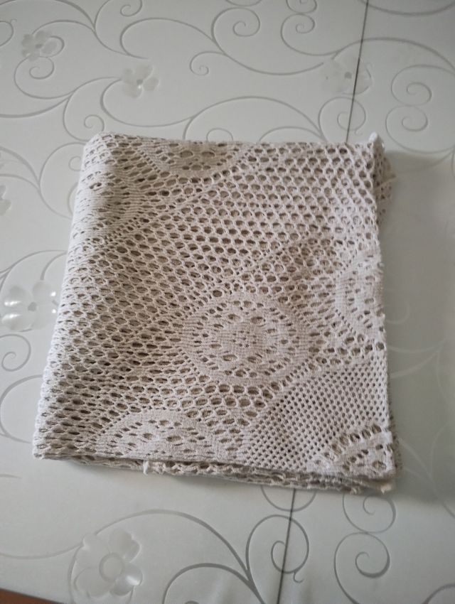 Copri tavolo beige in tessuto